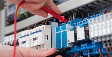 Curso de controles eléctricos en la Sala da Elétrica por el Ing. Éverton Moraes Curso de controles eléctricos en la Sala da Elétrica por el Ing. Éverton Moraes